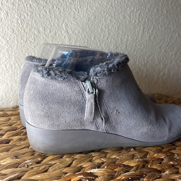 COLE HAAN | WATERPROOF SUEDE | LOW WEDGE SHOES - Picture 4 of 7